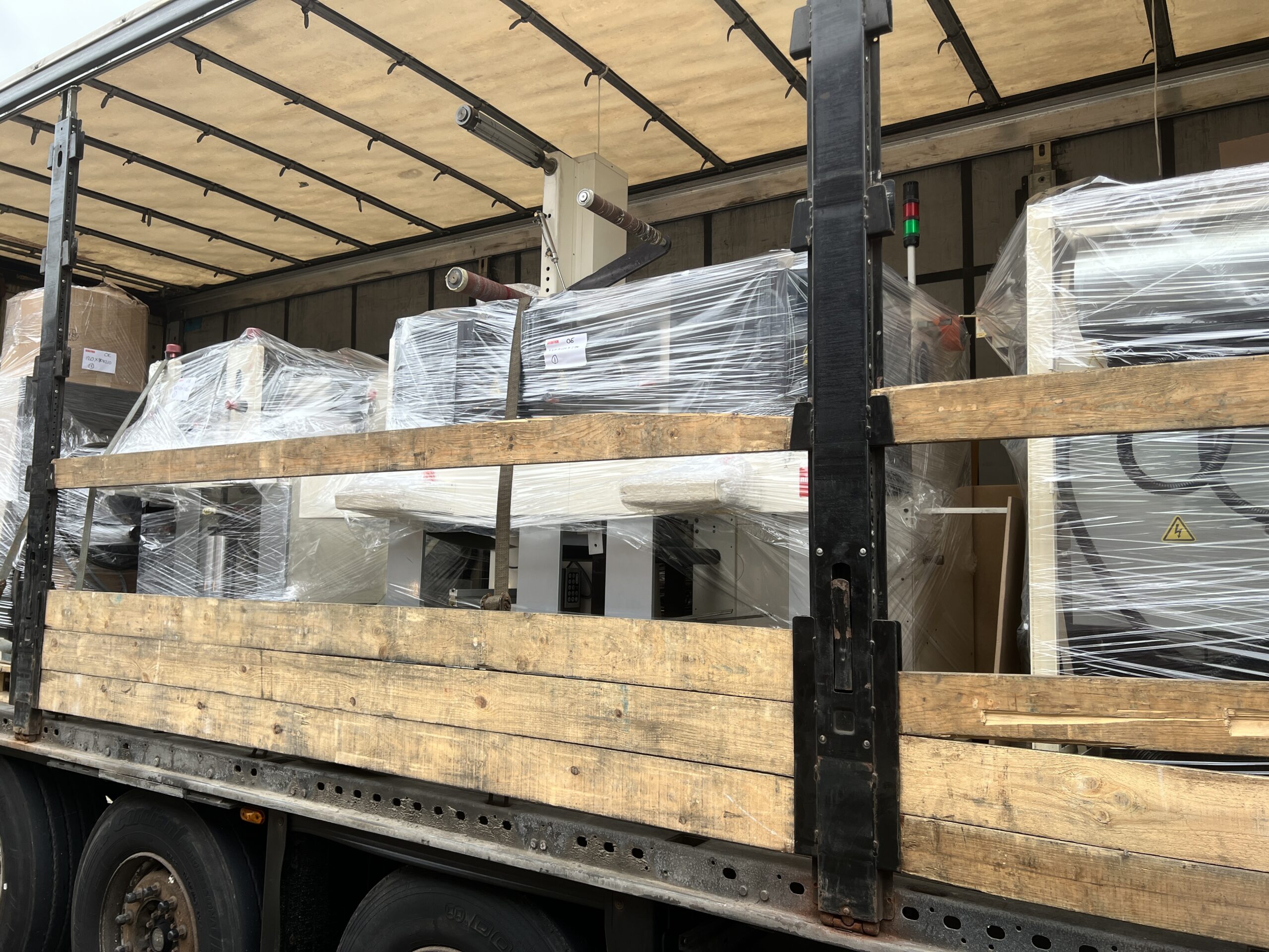 Dismantling and loading a Nilpeter FA-line for a French dealer